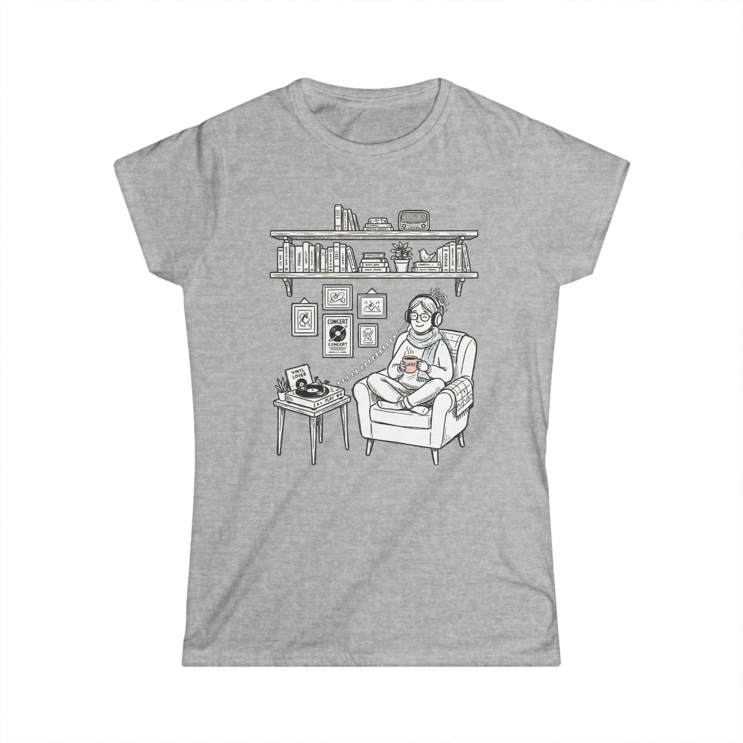 The girl is listening to music - Vinyl records - T-shirt