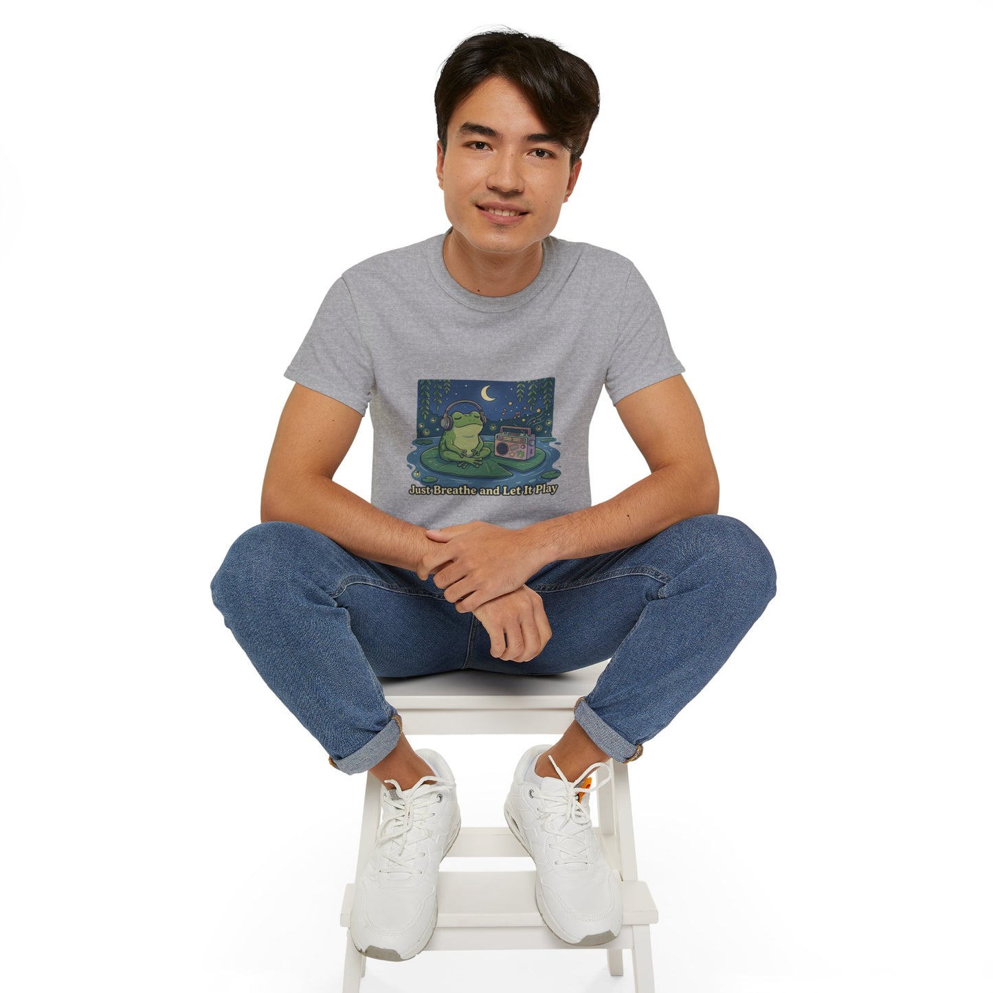 The frog is listening to music  T-shirt