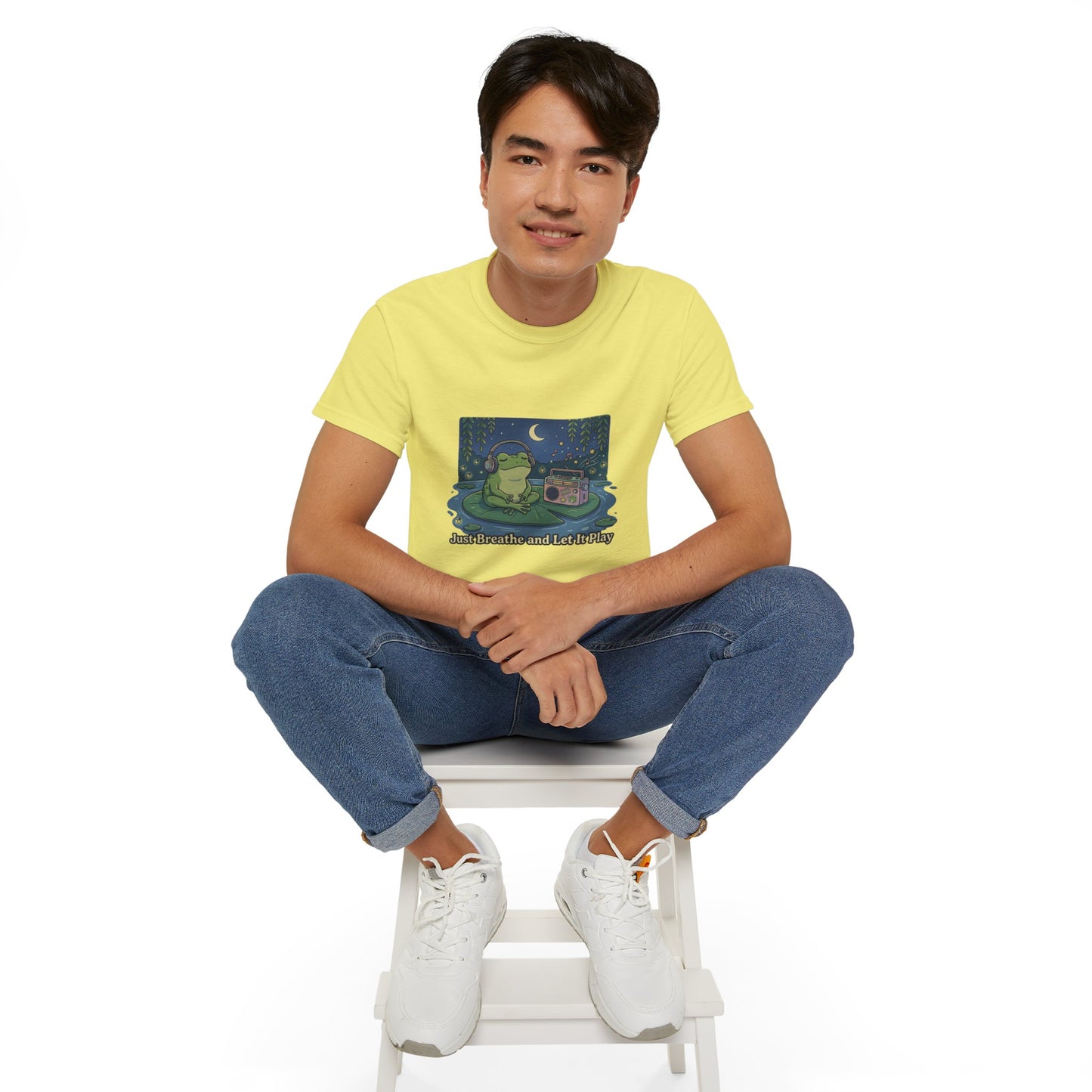 The frog is listening to music  T-shirt
