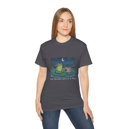 The frog is listening to music  T-shirt