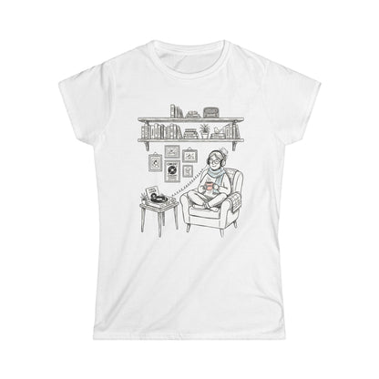 The girl is listening to music - Vinyl records - T-shirt