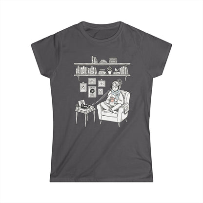 The girl is listening to music - Vinyl records - T-shirt