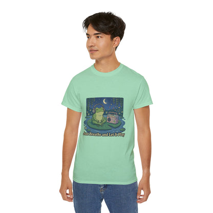 The frog is listening to music  T-shirt