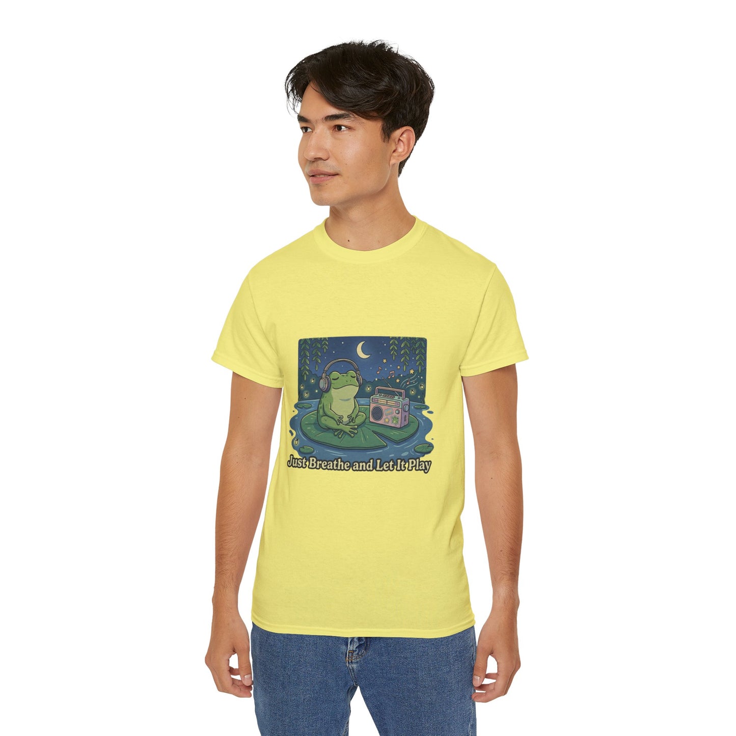 The frog is listening to music  T-shirt