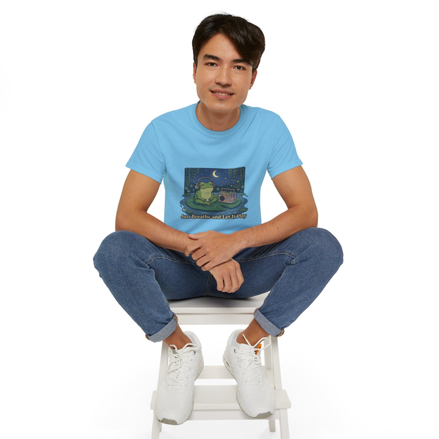 The frog is listening to music  T-shirt