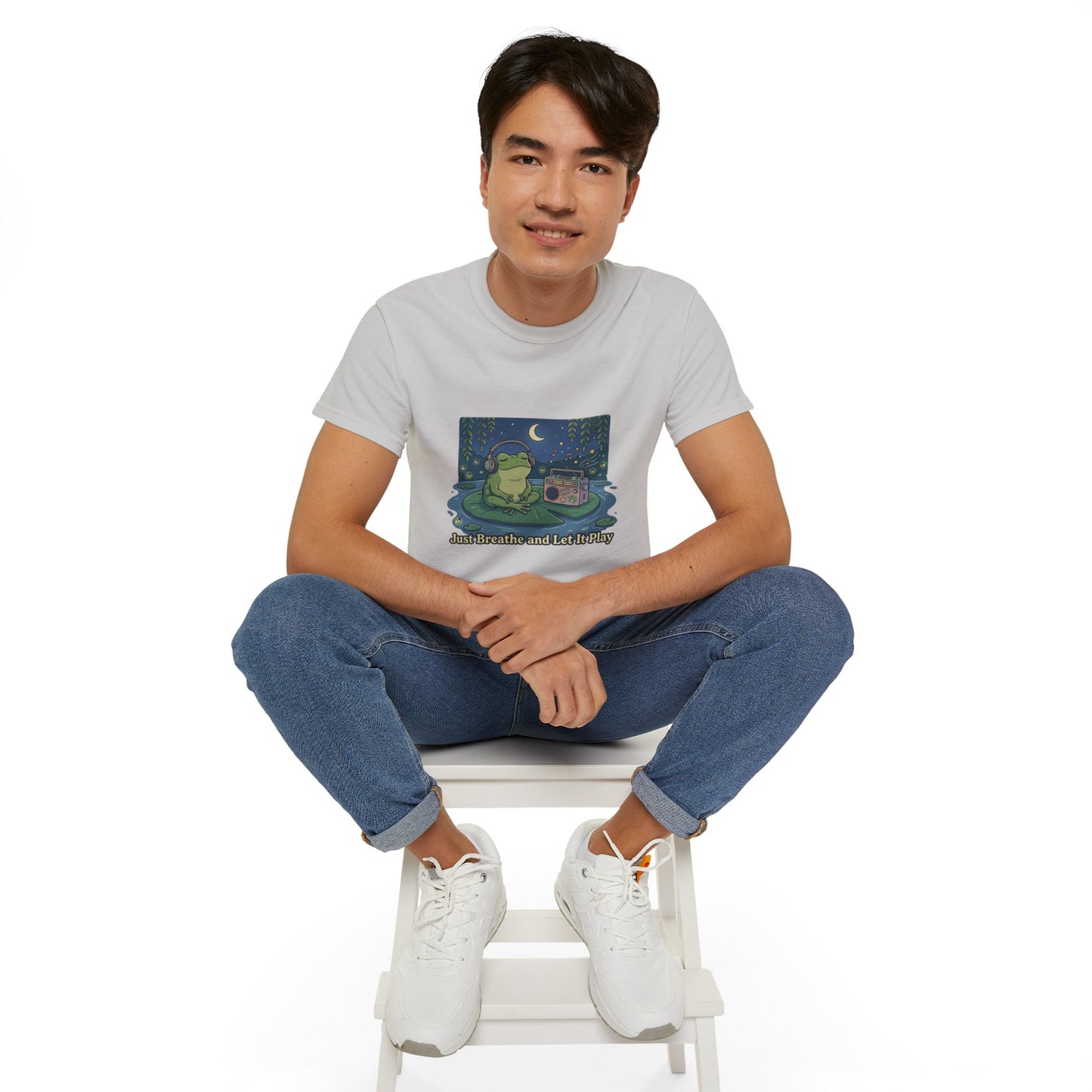 The frog is listening to music  T-shirt