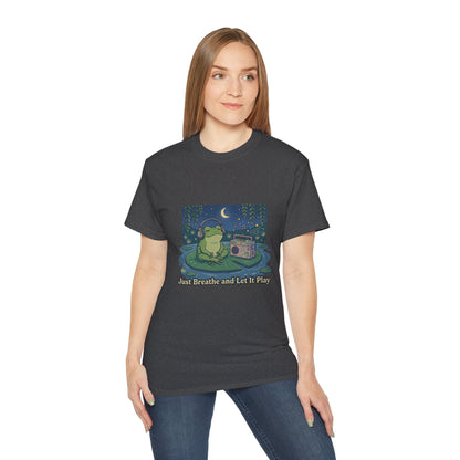 The frog is listening to music  T-shirt