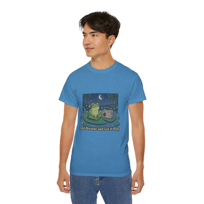 The frog is listening to music  T-shirt