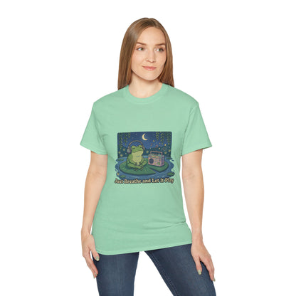 The frog is listening to music  T-shirt
