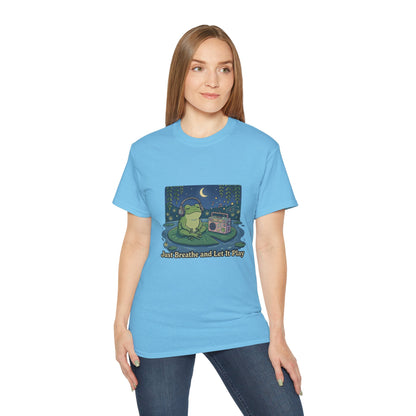 The frog is listening to music  T-shirt