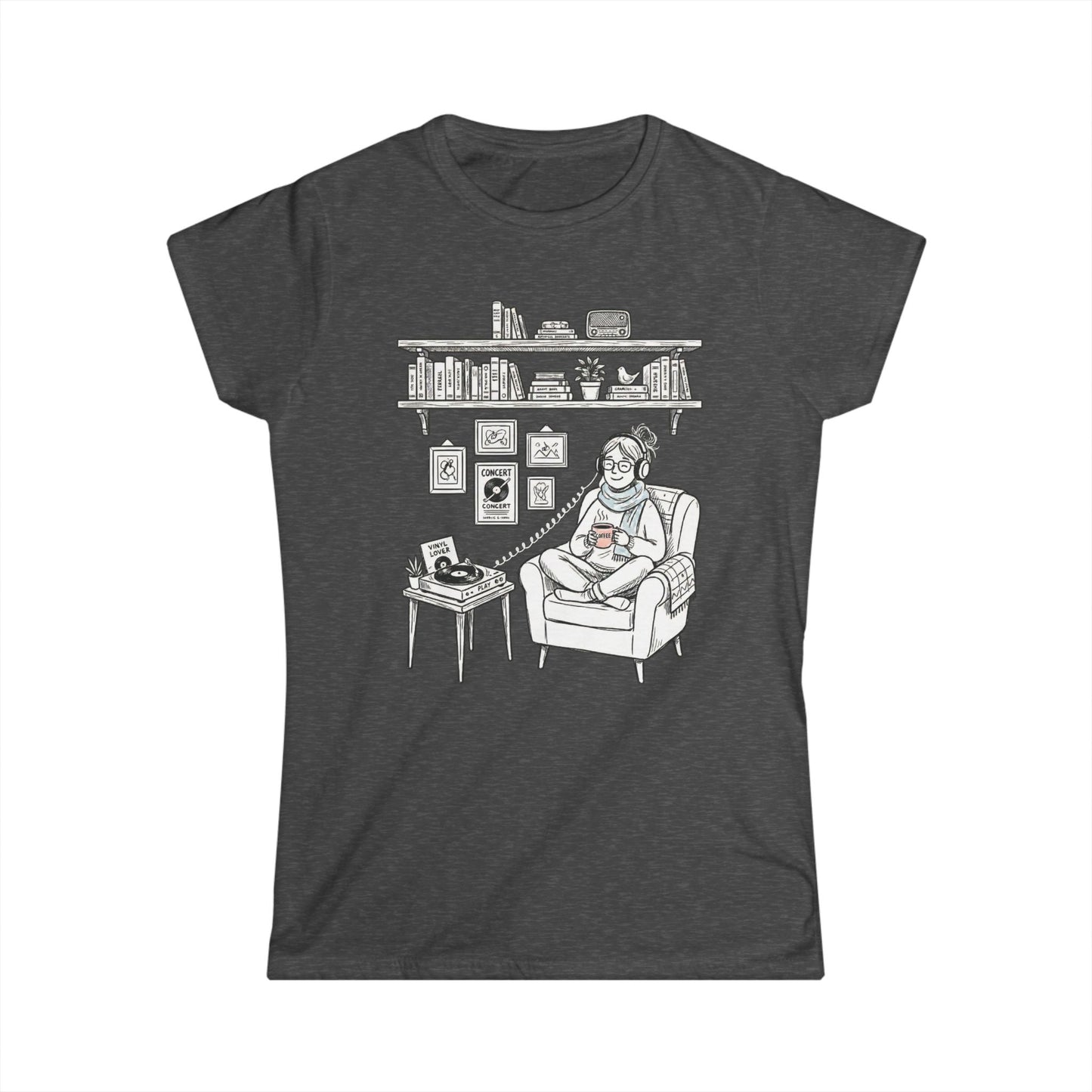 The girl is listening to music - Vinyl records - T-shirt