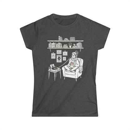 The girl is listening to music - Vinyl records - T-shirt