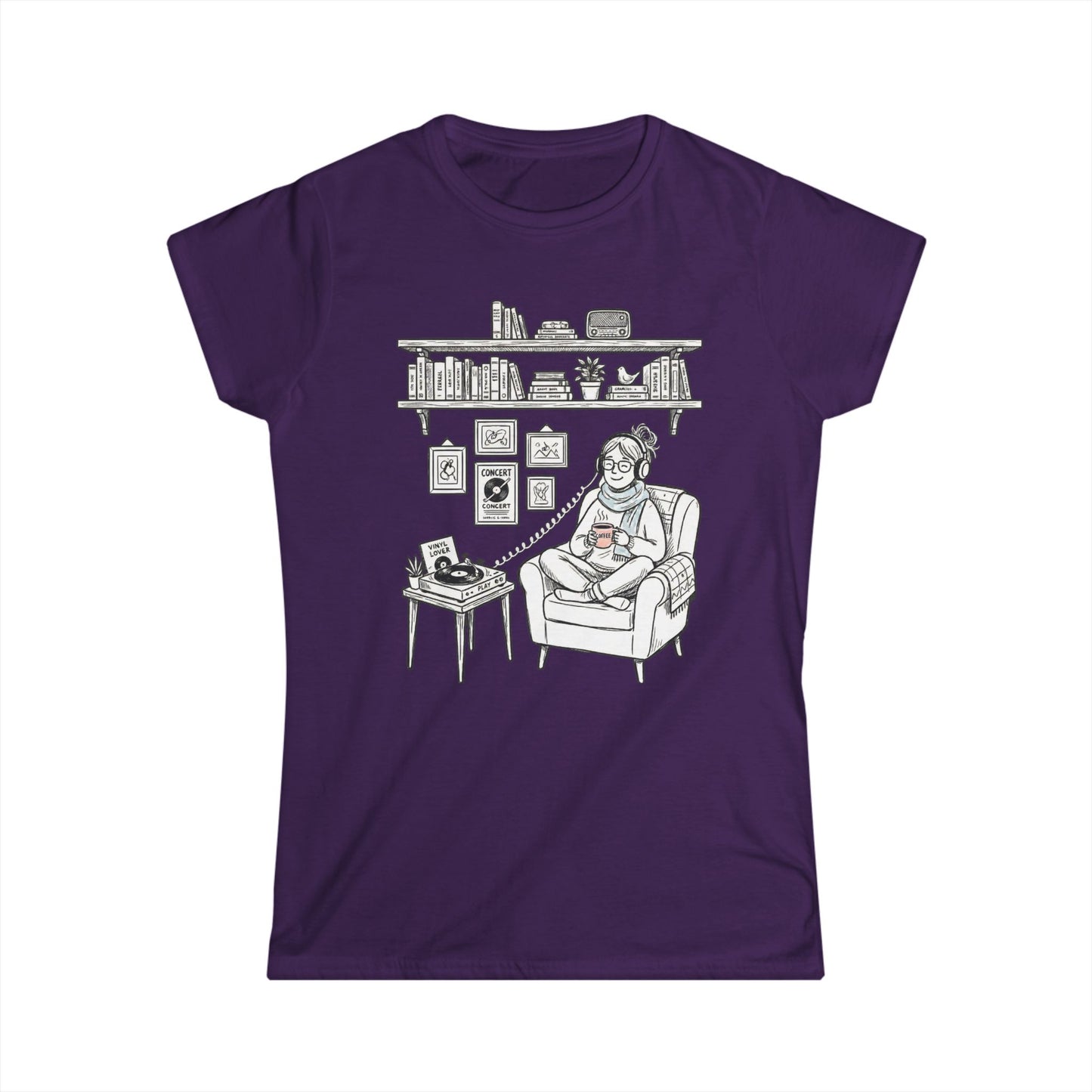 The girl is listening to music - Vinyl records - T-shirt