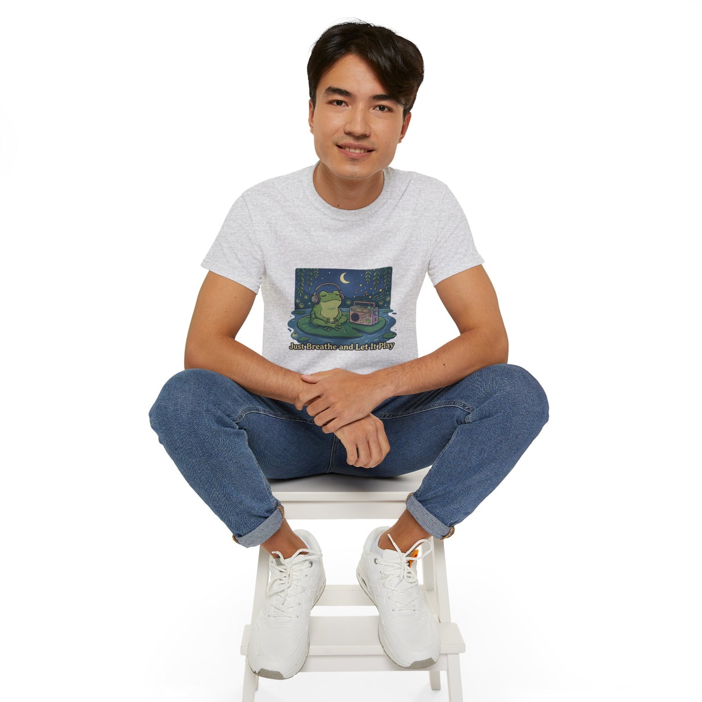The frog is listening to music  T-shirt