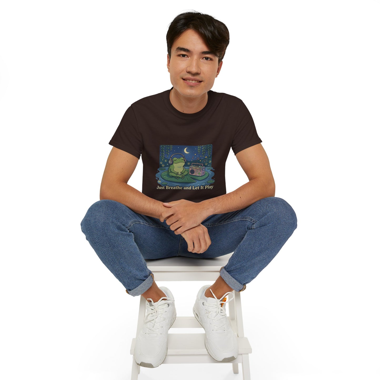 The frog is listening to music  T-shirt