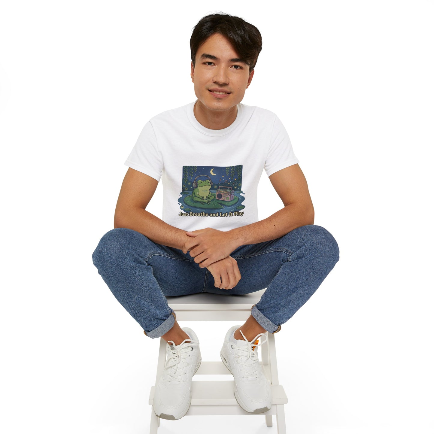 The frog is listening to music  T-shirt