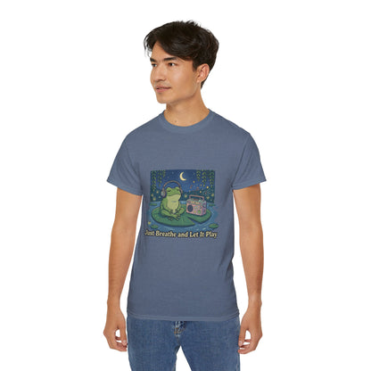 The frog is listening to music  T-shirt