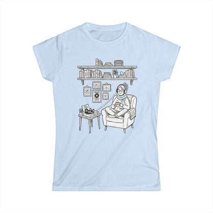 The girl is listening to music - Vinyl records - T-shirt