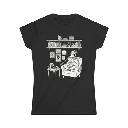 The girl is listening to music - Vinyl records - T-shirt